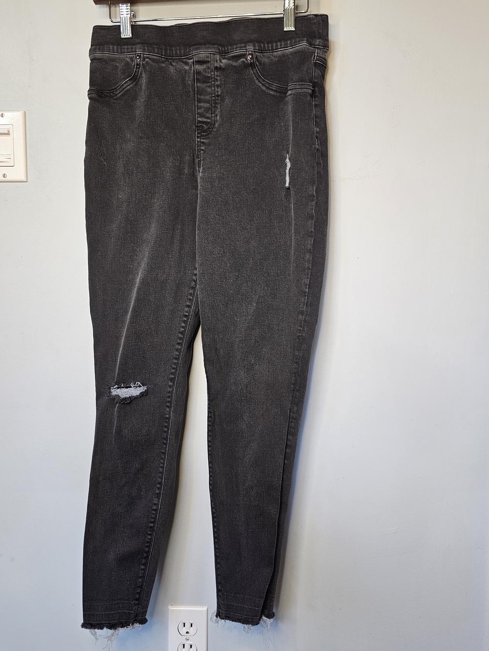 Spanx Sara Blakely Black Distressed Pull On Skinny Legging Jeans Large